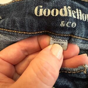 Goodfellow men’s jeans size 30x32. Classic straight leg.